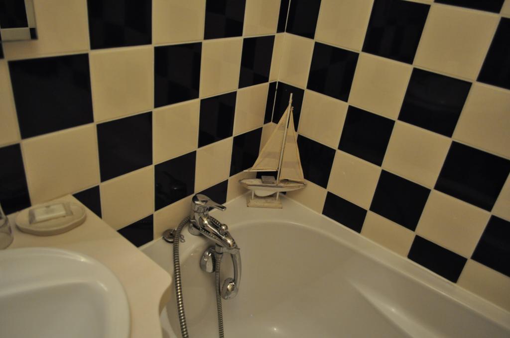 Le Chateau Des Ormes Bed and Breakfast Lambersart Camera foto