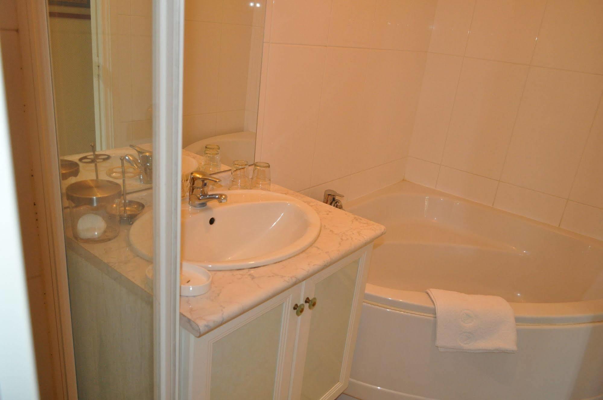 Le Chateau Des Ormes Bed and Breakfast Lambersart Esterno foto