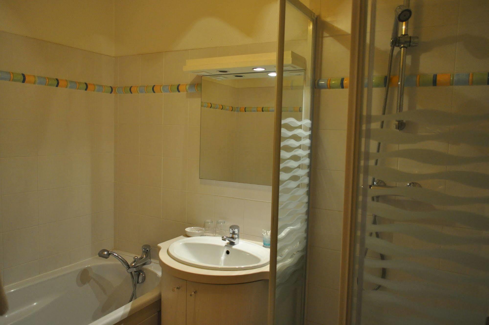 Le Chateau Des Ormes Bed and Breakfast Lambersart Esterno foto